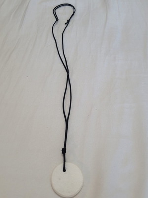 Pendant with white marble, adjustable length
