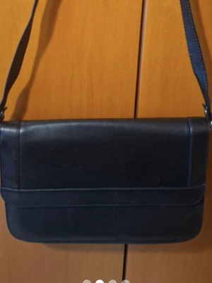 Shoulder bag black like new with 2 compartments inside