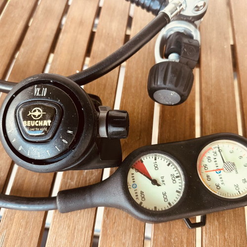 Aqua Lung Barometer and Depth Gauge with Beuchat VX10 Evolution Regulator