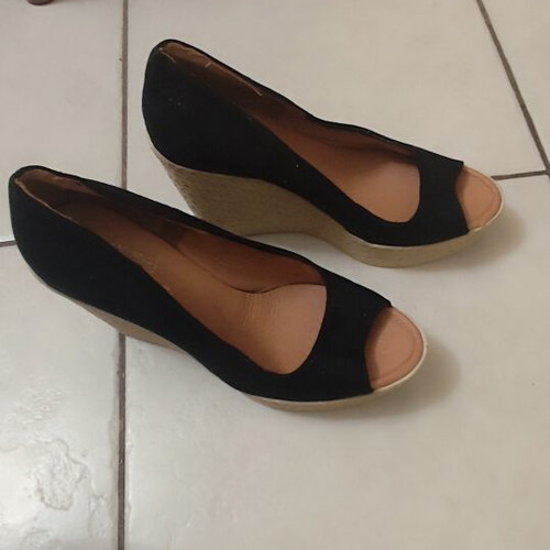 Steve Madden black peep-toe espadrille platform shoes like new