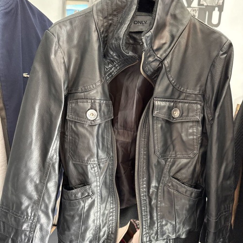 Only women's leather jacket black like new, size L