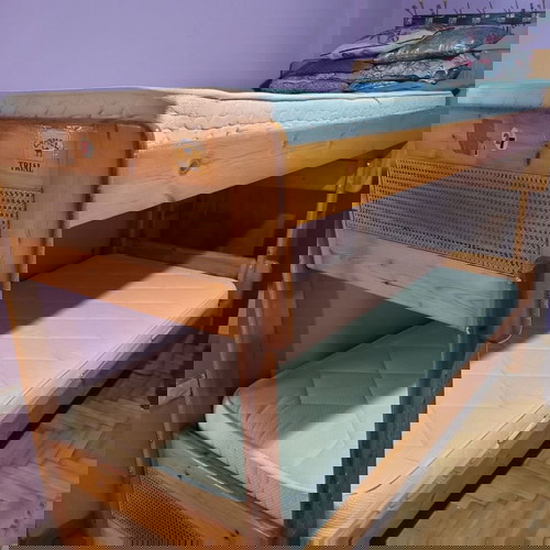 Διώροφο Κρεβάτι Μασίφ Μεταχειρισμένο Με Στρώματα Και Γραφείο Σετ