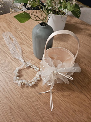 Flower girl set with hair wreath and rice basket