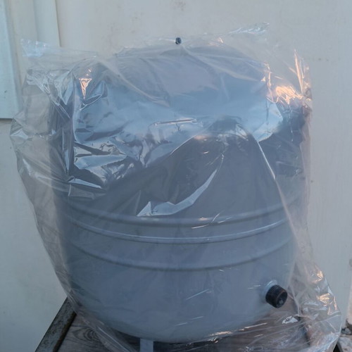 Reflex NG expansion tank 80 liters new for heating