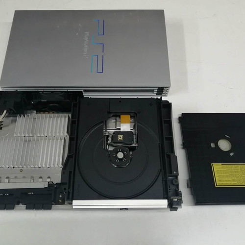 Playstation 2 Fat Silver SCPH-50004 σαν καινούργιο με 2 χειριστήρια και 2 παιχνίδια