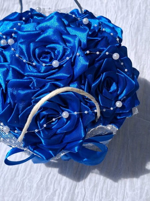 Artificial flowers like new in decorative box