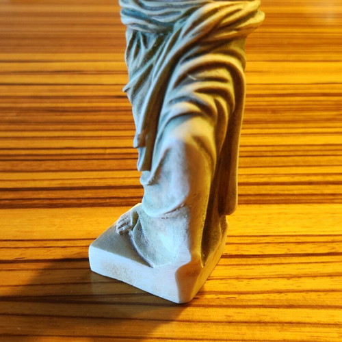 Alabaster statuette of Aphrodite of Milos like new, handmade