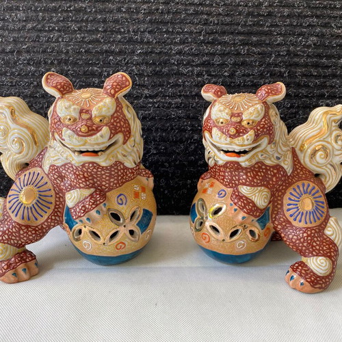 Japanese Foo Dogs porcelain pair like new, vintage decorative