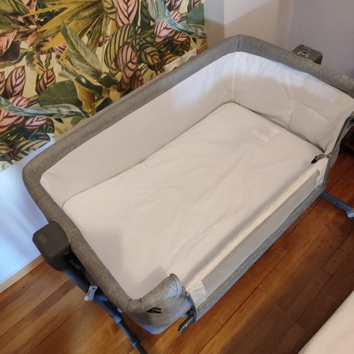 Kinderkraft Neste Up Grey baby cot with mattress and side opening