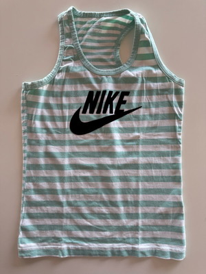 Γυναικείο μπλουζάκι Nike ριγέ μέγεθος M, πολύ καλή κατάσταση