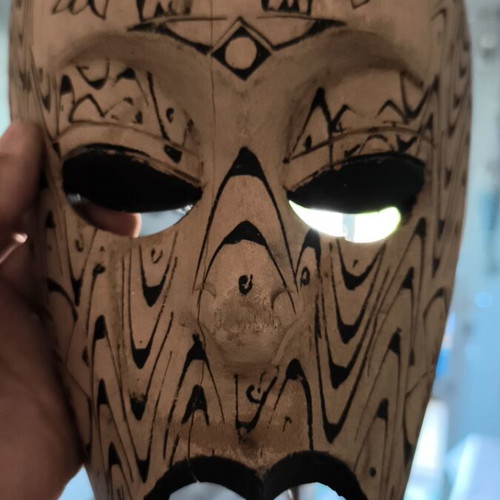 Wooden African wall mask used, 30x18 cm