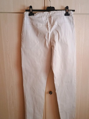 White pants size M like new with side pockets and elastic waist