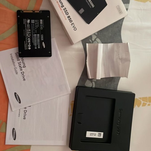 Samsung SSD 850 EVO 120GB used with box and manuals