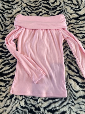 Pink off-shoulder top like new, one size