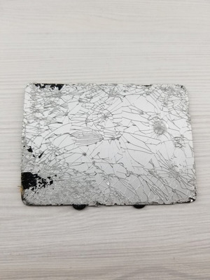MacBook Pro 2011 trackpad with slight crack