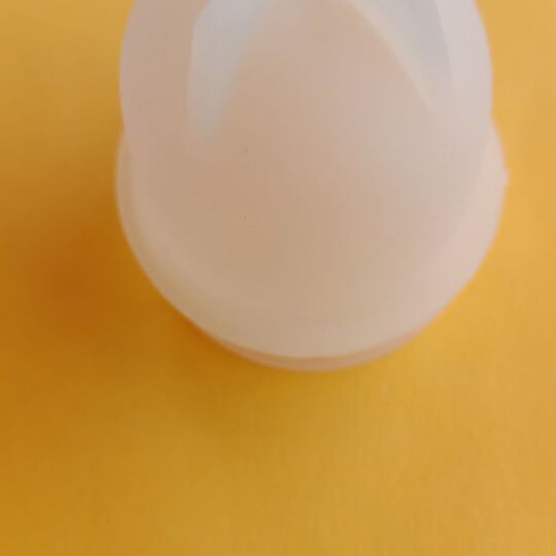 Silicone egg boiling molds like new, set of 6 pieces