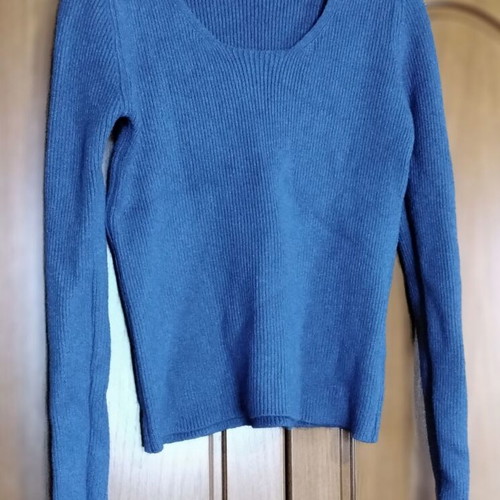 Top crop blue pullover one size new