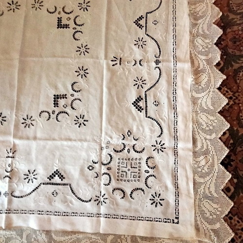 Tablecloth with handmade 25cm lace, new, size 180x180