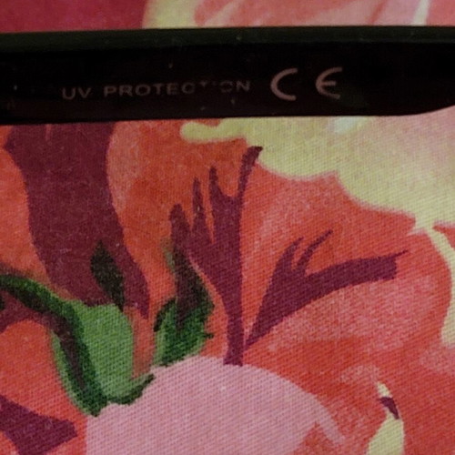 Sunglasses with leopard print frame