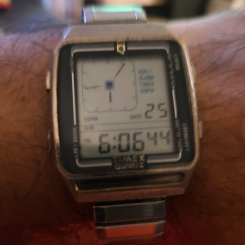 Timex Q Timex Reissue Digital LCA used, silver