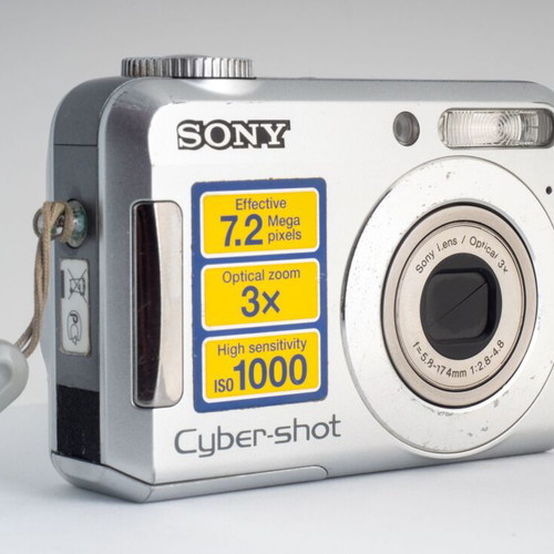 Sony Cyber-shot DSC-S650 digital camera, 7.2MP, 3x optical zoom