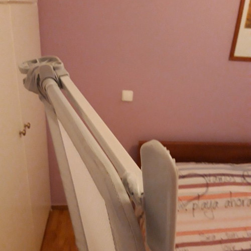 Bed rail slightly used, in excellent condition