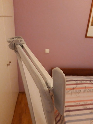 Bed rail slightly used, in excellent condition