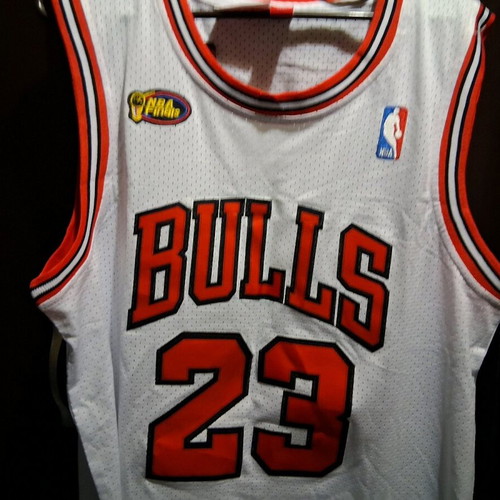 Chicago Bulls Michael Jordan Away Jersey size Large new