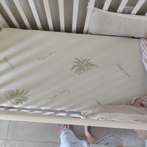 Erbesi Molly Baby Cot like new with mattress and waterproof cover