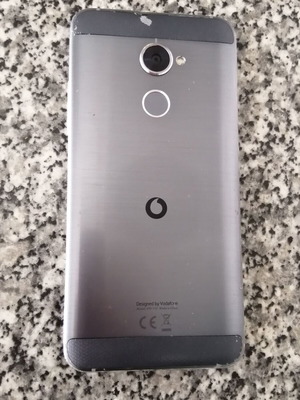 Vodafone VFD710 smartphone used, broken screen, missing SIM tray
