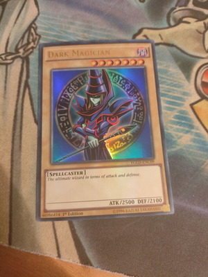 Dark Magician Yu-Gi-Oh! card like new, Ultra Rare YGLD edition