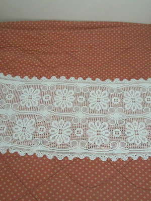 Table runner new with 2 napkins set for coffee table white