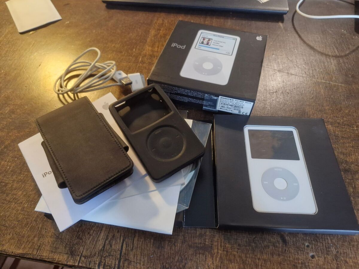 Apple iPod Classic 5th Generation 30GB… - € 160,00 - Vendora.cy