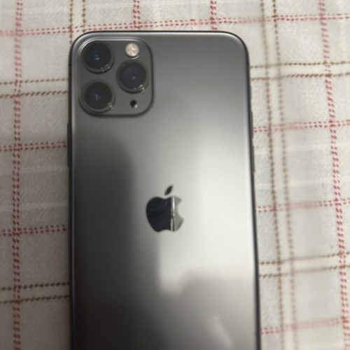 Iphone 11 Pro 64 Gb used with 2 cases and screen protector