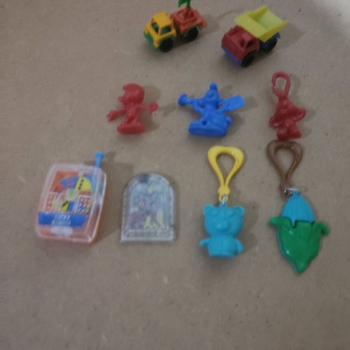 Lucky Cup collectible toys used, pack