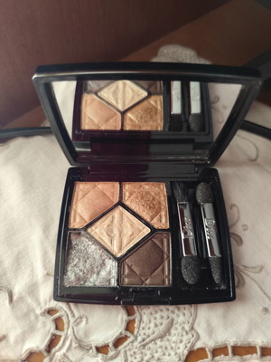 Dior Eye Palette 567 Adore με ουδέτερες και μεταλλικές αποχρώσεις