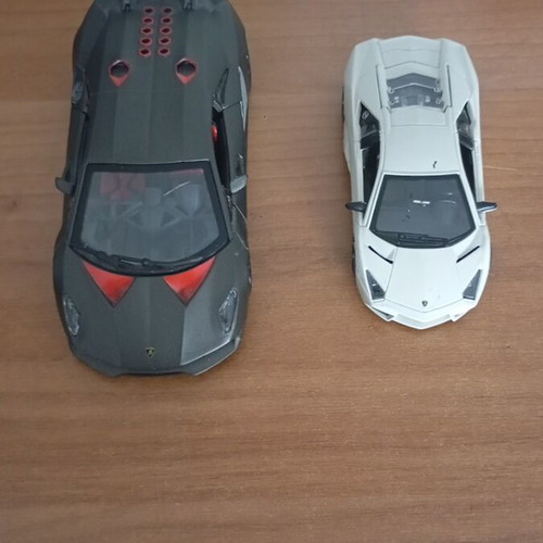 Lamborghini Sesto Elemento 1/24 and Reventón 1/32 used