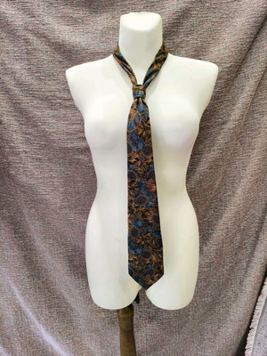 100% silk tie like new, multicolored