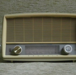 ΡΑΔΙΟΦΩΝΟ ΜΠΑΤΑΡΙΑΣ ΚΑΙΝΟΥΡΓΙΟ GRUNDIG SW & MW ΛΕΙΤΟΥΡΓΙΚΟ ΚΑΤΑΣΚΕΥΗΣ Δ. ΓΕΡΜΑΝΙΑΣ ΔΕΚΑΕΤΙΑ 1960