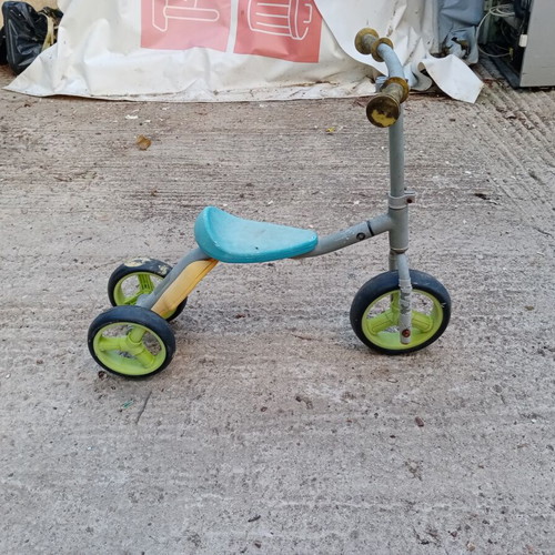 Children's bikes and scooter used, set of 2 bikes plus 1 scooter gift