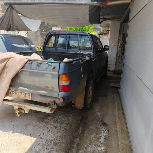Mitsubishi L200 4x4 SUV like new, petrol, manual, 240000 km