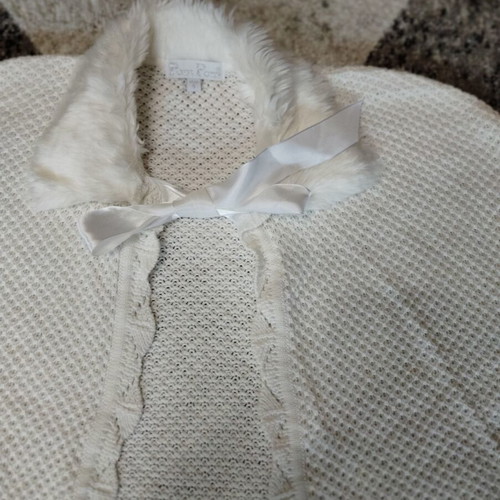 White poncho cape like new for girl