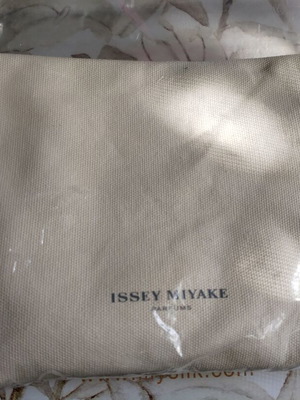 Issey Miyake νεσεσέρ ταξιδιού καινούργιο, μπεζ, βαμβακερό