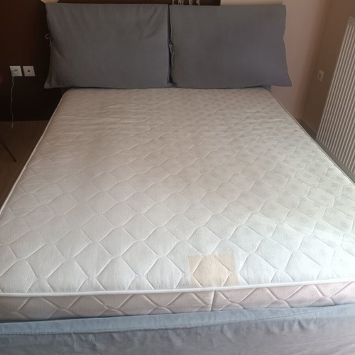 Double bed with lifting mechanism and storage, like new, with mattress