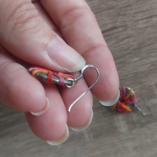 Silver earrings with multicolored waxed thread used