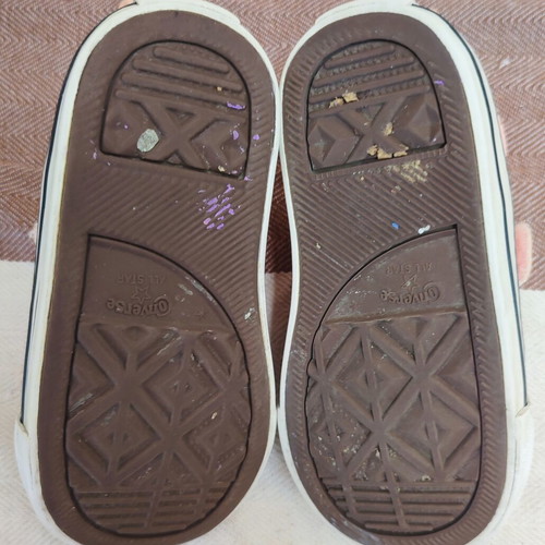 Converse kids sneakers size 21 like new
