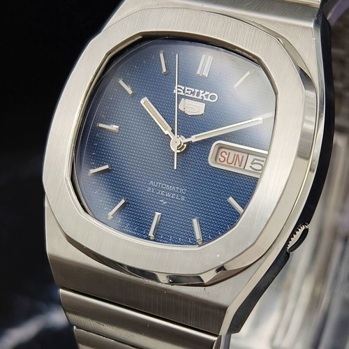 Seiko 5 Nautilus Automatic Ref. 7019-5140 vintage watch, blue and silver