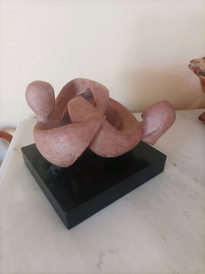Ceramic decorative piece like new on wooden base