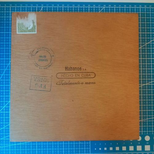 Montecristo Especial Wooden Cigar Box used, for 25 cigars