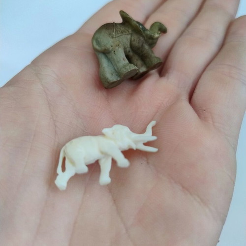 Elephant miniatures set used, pack of 2, plastic